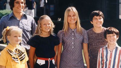 Sitcom. Comedy. From left: Susan Olsen, Barry White, Eve Plumb, Maureen McCormick, Christopher Knight, Mike Lookinland in the television series "The Brady Bunch" (1969-1974).