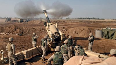 US Marines firing at Fallujah, Iraq, during the Second Battle of Fallujah in November 2004. Operation Iraqi Freedom, Iraq War.