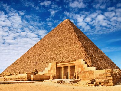 Great Pyramid of Cheops (Great Pyramid of Khufu) at Giza, Egypt. (Gizah)