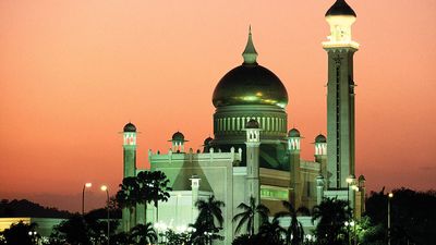 Omar Ali Saifuddin mosque, Bandar Seri Begawan, Brunei.