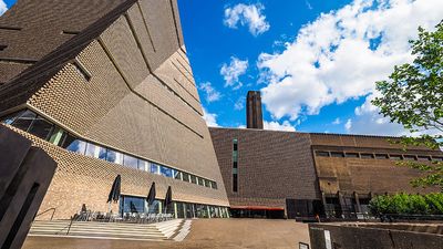 Tate Modern extension Switch House, London, England. (Tavatnik, museums). Photo dated 2017.